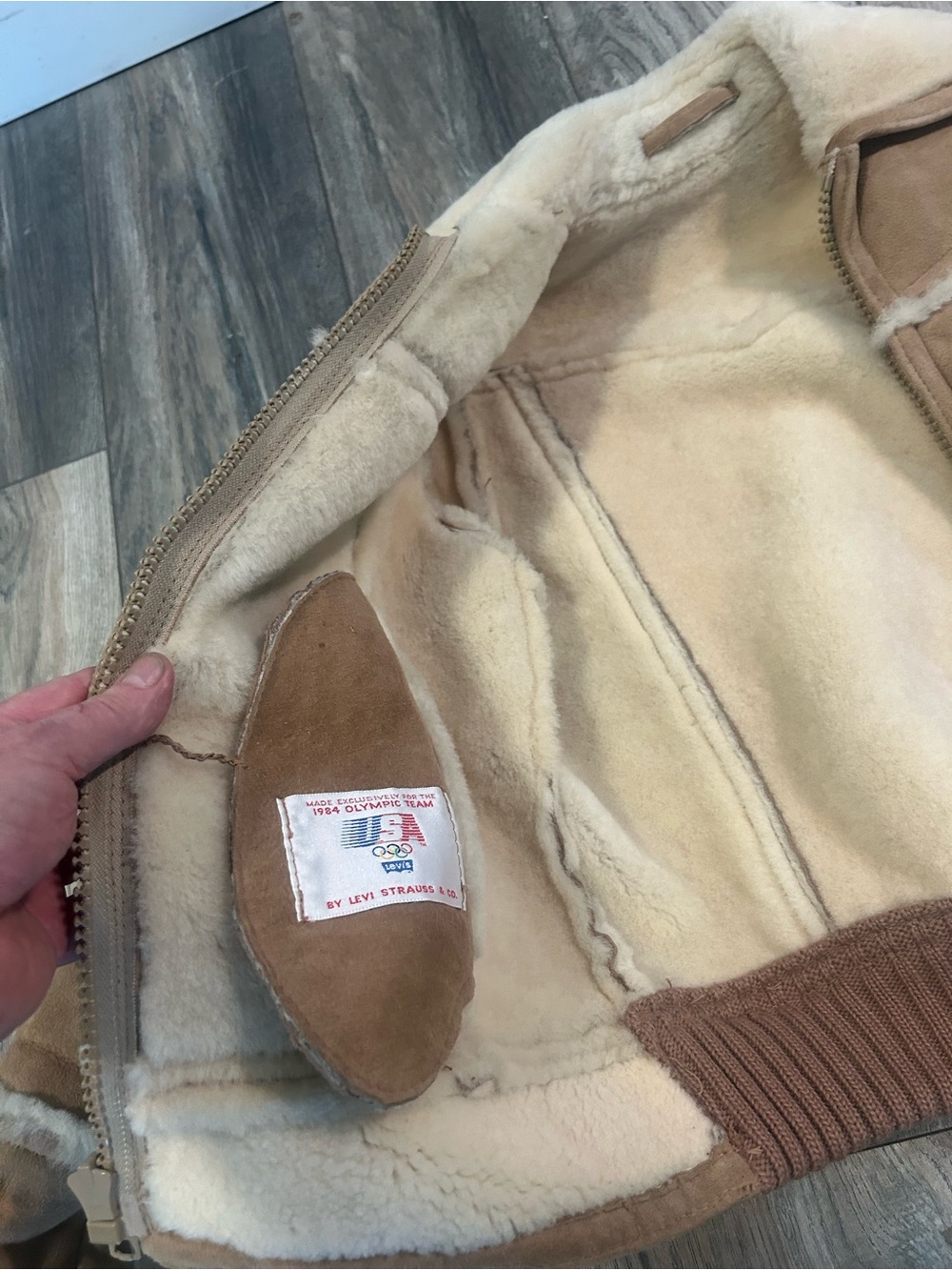 Vintage Levi’s 1984 Olympic Sheepskin Jacket Women’s Size 4 Very Nice - Picture 7 of 16